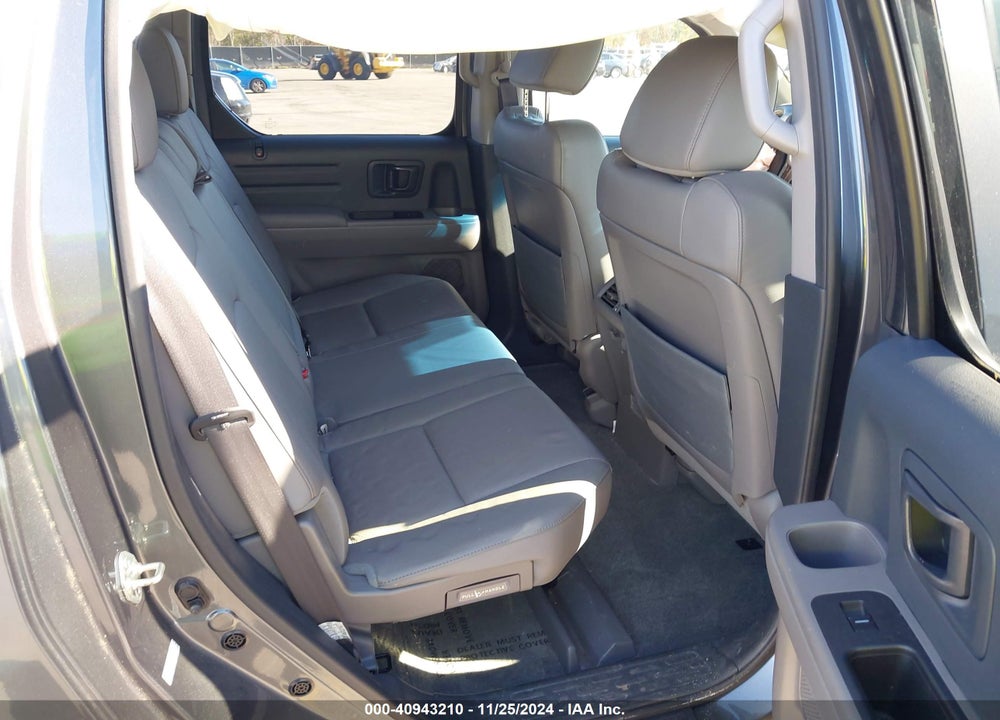 2011 HONDA RIDGELINE RTL VIN: 5FPYK1F57BB455140