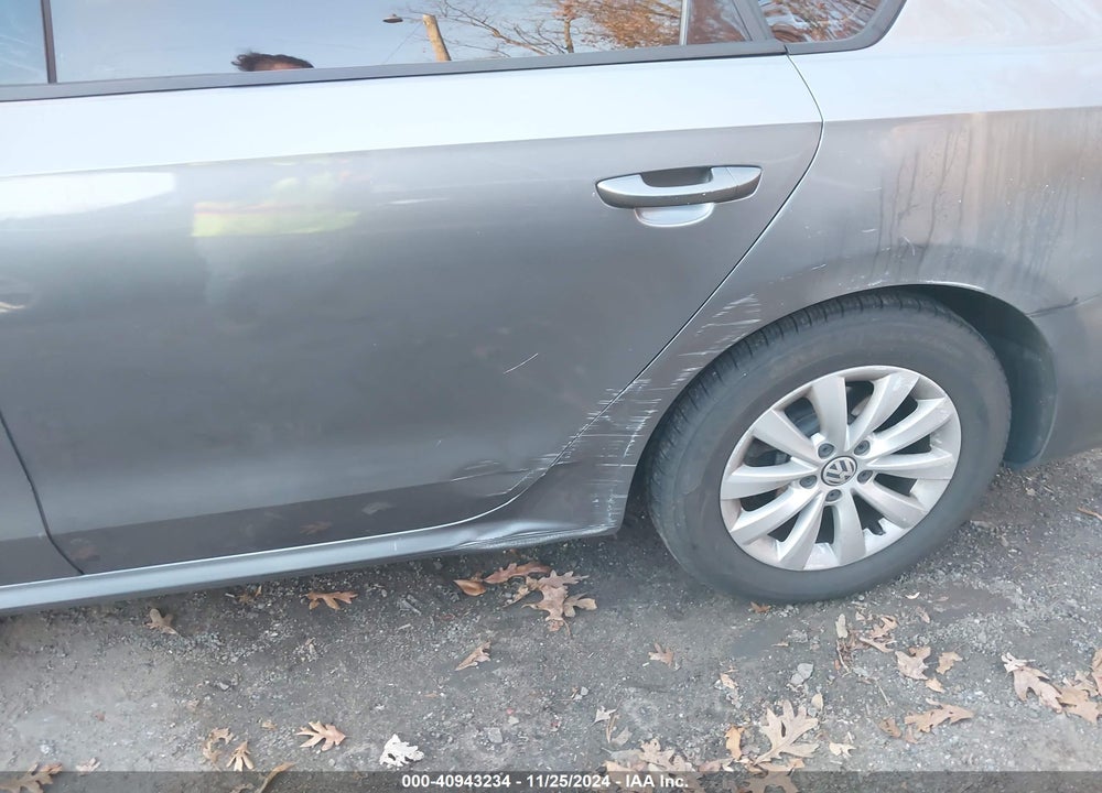 2013 VOLKSWAGEN PASSAT 2.5L S VIN: 1VWAP7A36DC047679