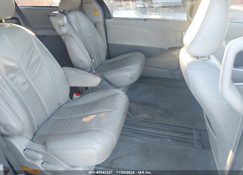 2011 TOYOTA SIENNA XLE V6 VIN: 5TDYK3DCXBS102750