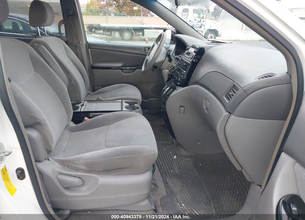 2004 TOYOTA SIENNA LE VIN: 5TDZA23C34S157515