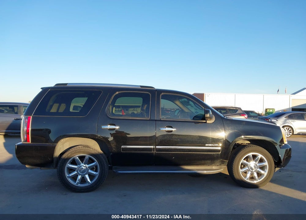 2011 GMC YUKON DENALI VIN: 1GKS2EEF7BR109782