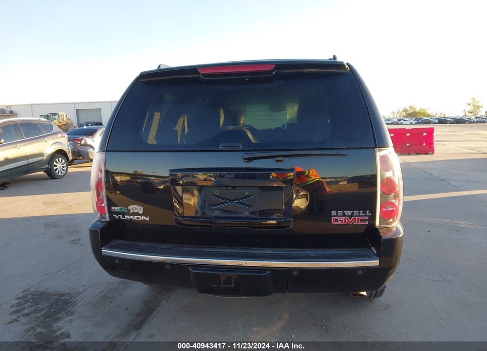 2011 GMC YUKON DENALI VIN: 1GKS2EEF7BR109782