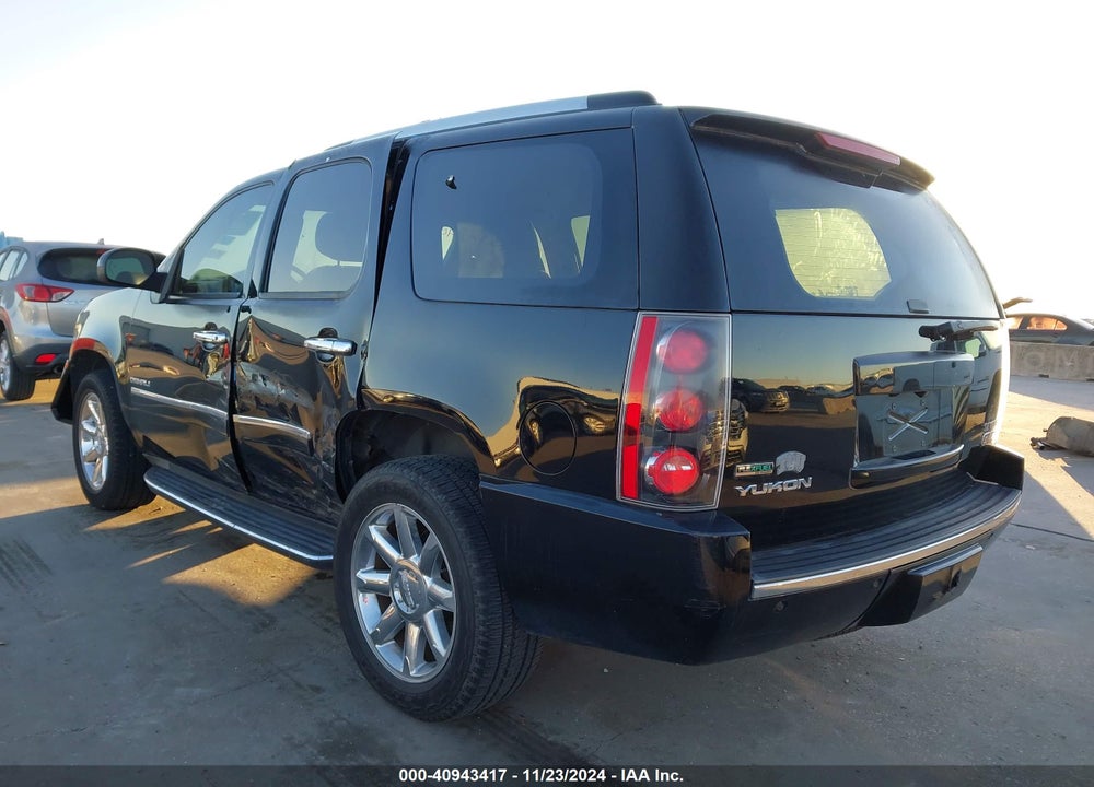2011 GMC YUKON DENALI VIN: 1GKS2EEF7BR109782