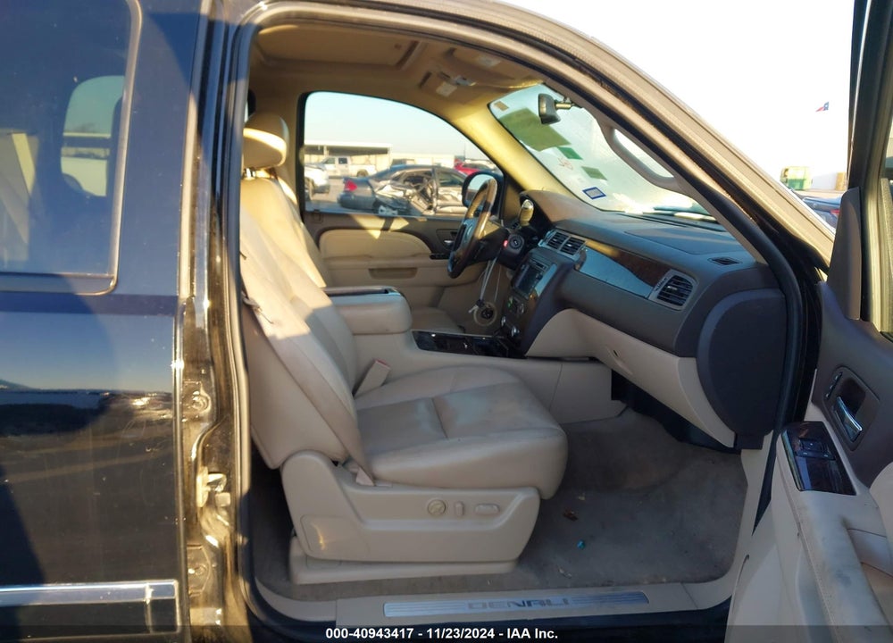 2011 GMC YUKON DENALI VIN: 1GKS2EEF7BR109782