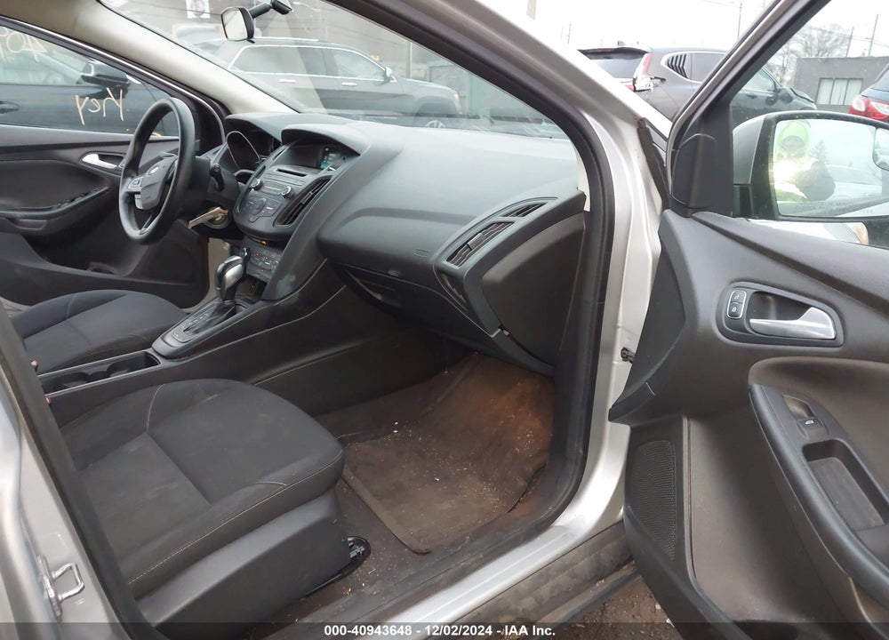 2016 FORD FOCUS SE VIN: 1FADP3K21GL364181