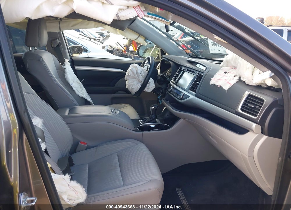 2016 TOYOTA HIGHLANDER LE PLUS V6 VIN: 5TDZKRFHXGS181070