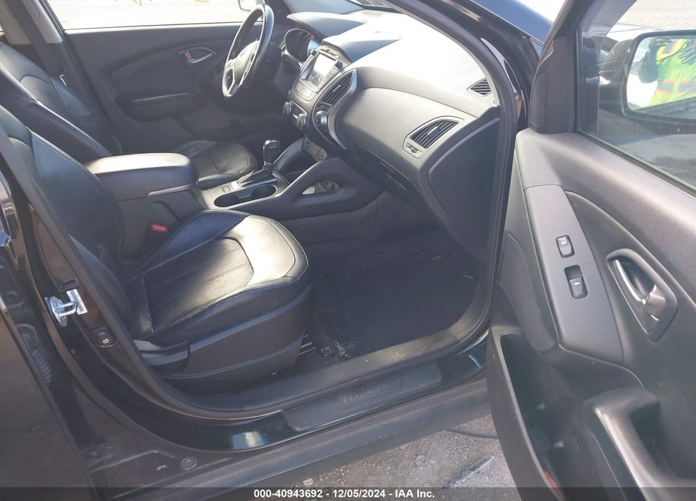 2014 HYUNDAI TUCSON WALKING DEAD EDITION VIN: KM8JUCAG1EU938347