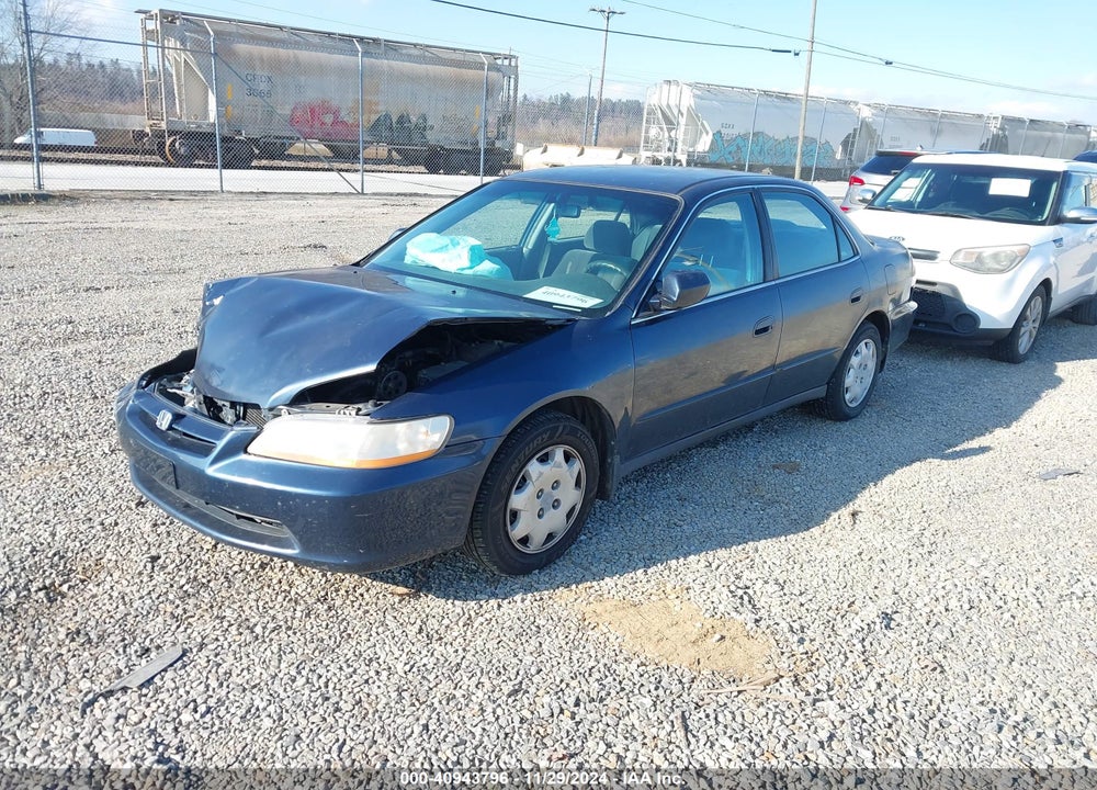 2000 HONDA ACCORD 2.3 LX VIN: 1HGCG6657YA136079
