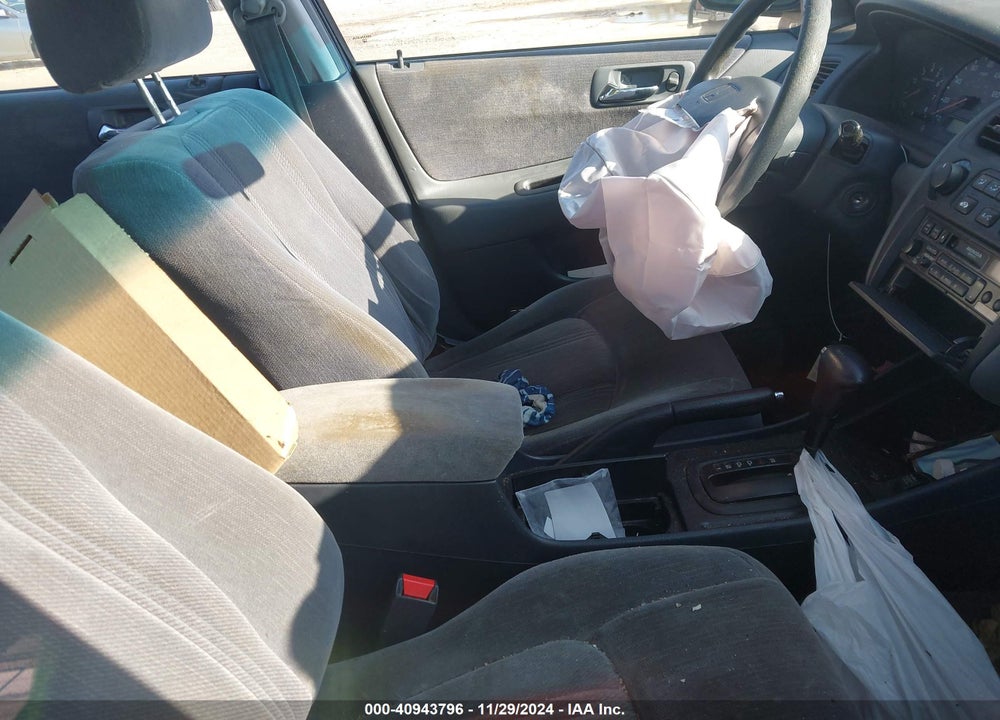 2000 HONDA ACCORD 2.3 LX VIN: 1HGCG6657YA136079