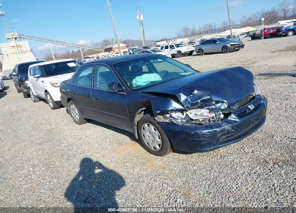 2000 HONDA ACCORD 2.3 LX VIN: 1HGCG6657YA136079