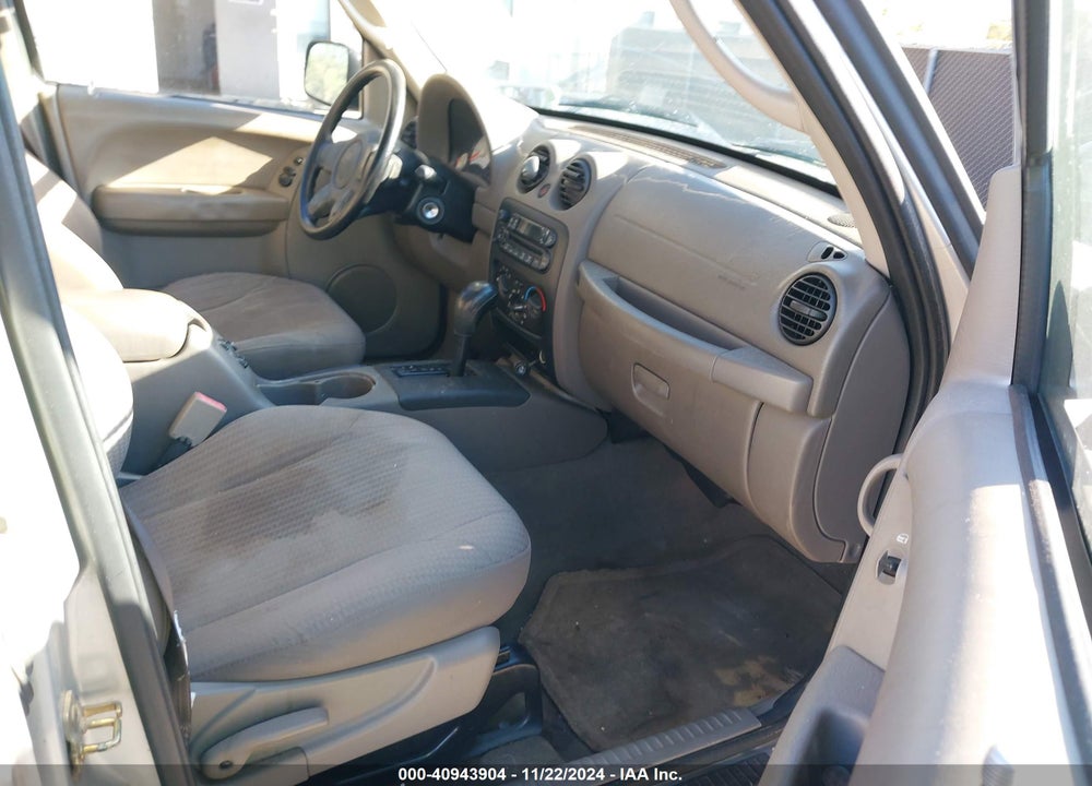 2004 JEEP LIBERTY SPORT VIN: 1J4GK48K64W111638