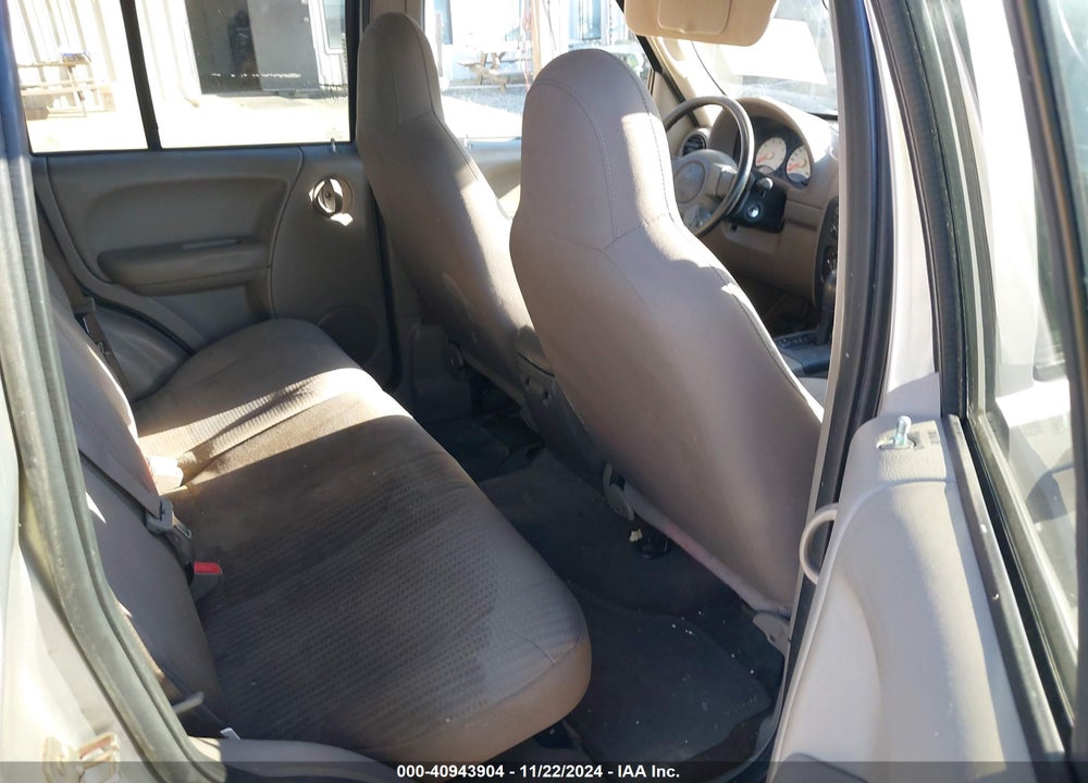 2004 JEEP LIBERTY SPORT VIN: 1J4GK48K64W111638