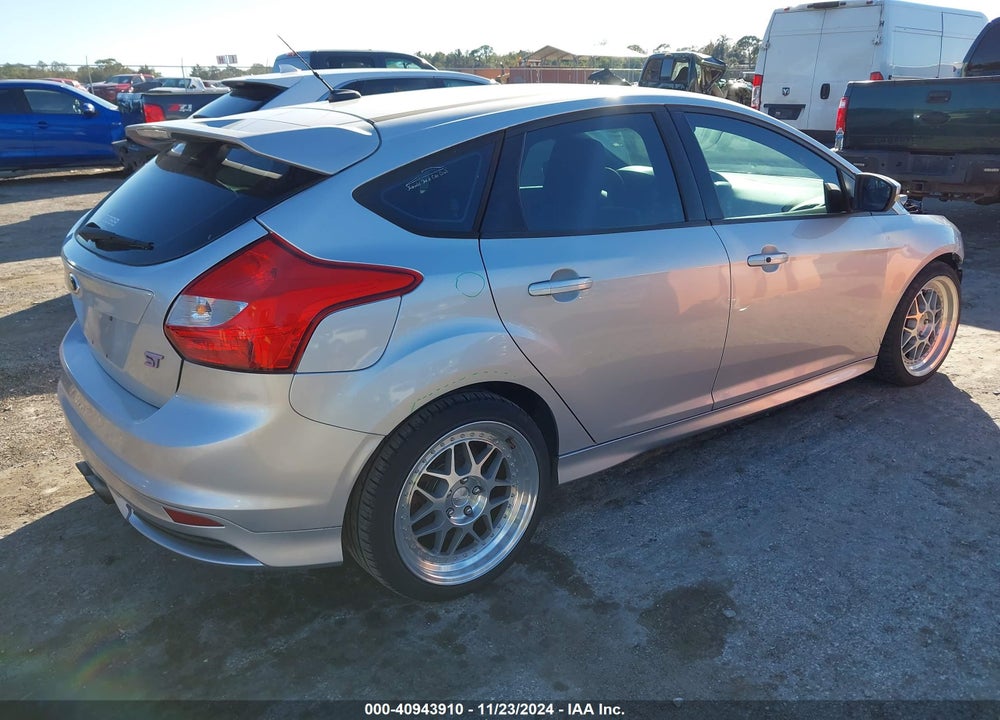 2013 FORD FOCUS ST VIN: 1FADP3L90DL305758