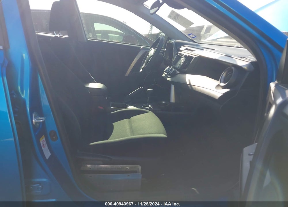 2018 TOYOTA RAV4 LE VIN: JTMZFREV3JJ746968