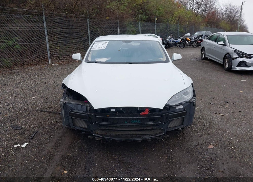 2014 TESLA MODEL S P85 VIN: 5YJSA1H1XEFP52239