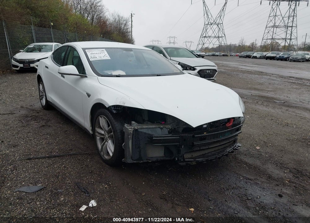 2014 TESLA MODEL S P85 VIN: 5YJSA1H1XEFP52239