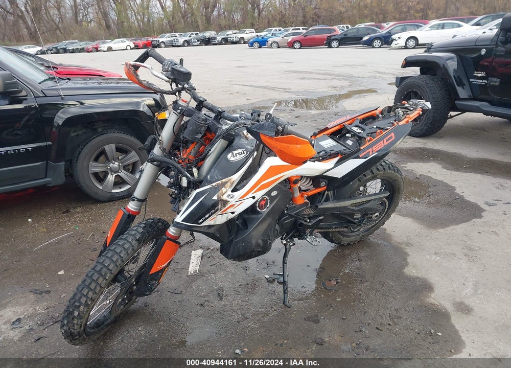2020 KTM 790 ADVENTURE R VIN: VBKTR3404LM789019