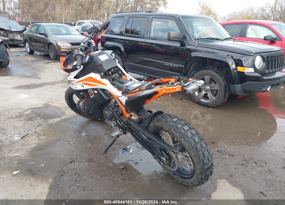 2020 KTM 790 ADVENTURE R VIN: VBKTR3404LM789019