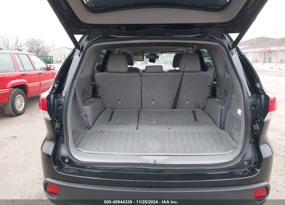 2017 TOYOTA HIGHLANDER XLE VIN: 5TDJZRFHXHS443969