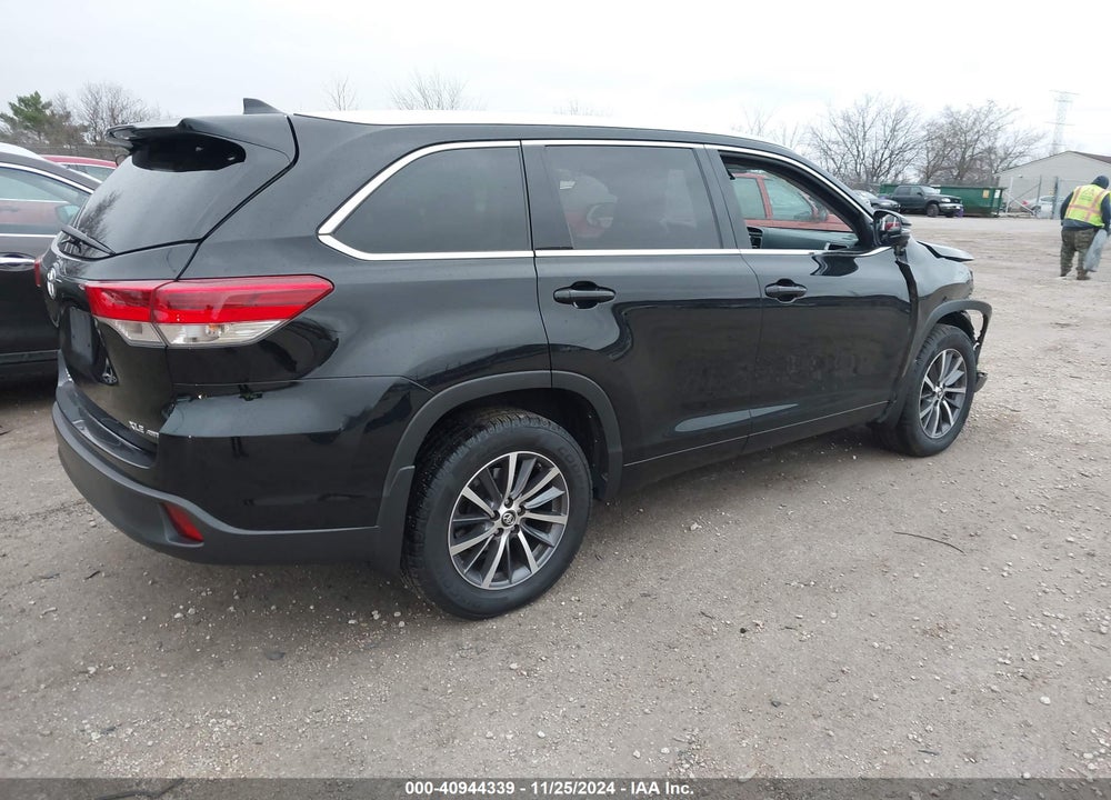 2017 TOYOTA HIGHLANDER XLE VIN: 5TDJZRFHXHS443969
