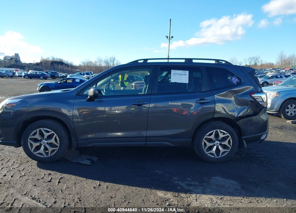 2022 SUBARU FORESTER PREMIUM VIN: JF2SKAECXNH417907