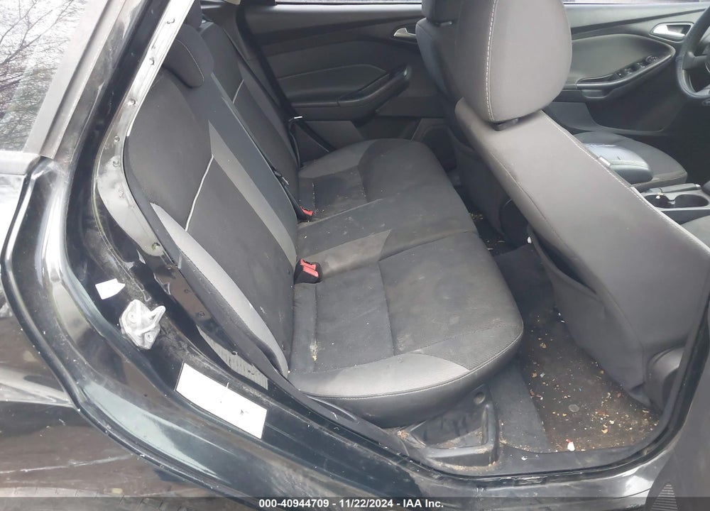 2014 FORD FOCUS SE VIN: 1FADP3K28EL266553