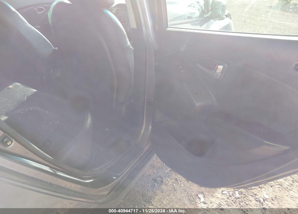 2015 HYUNDAI TUCSON SE VIN: KM8JU3AG2FU043029