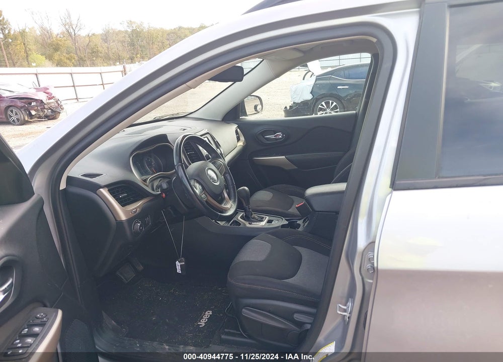 2018 JEEP CHEROKEE LATITUDE FWD VIN: 1C4PJLCB9JD542315