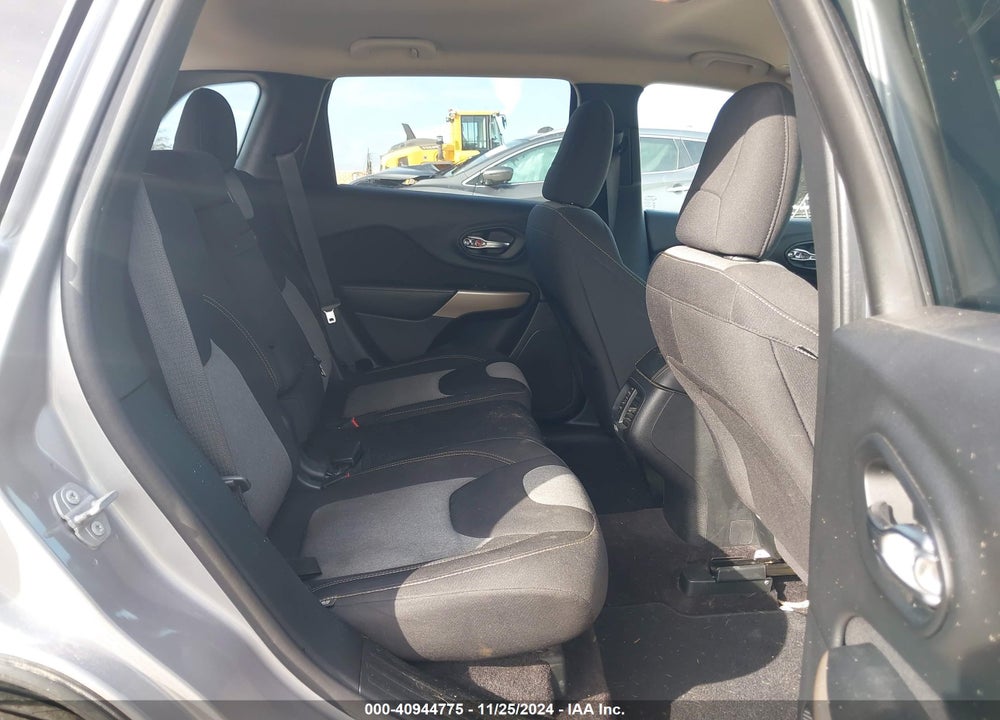 2018 JEEP CHEROKEE LATITUDE FWD VIN: 1C4PJLCB9JD542315