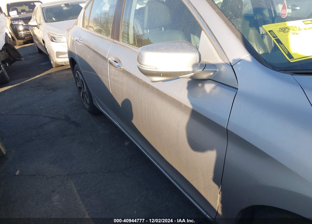 2017 HONDA ACCORD EX-L VIN: 1HGCR2F82HA130445