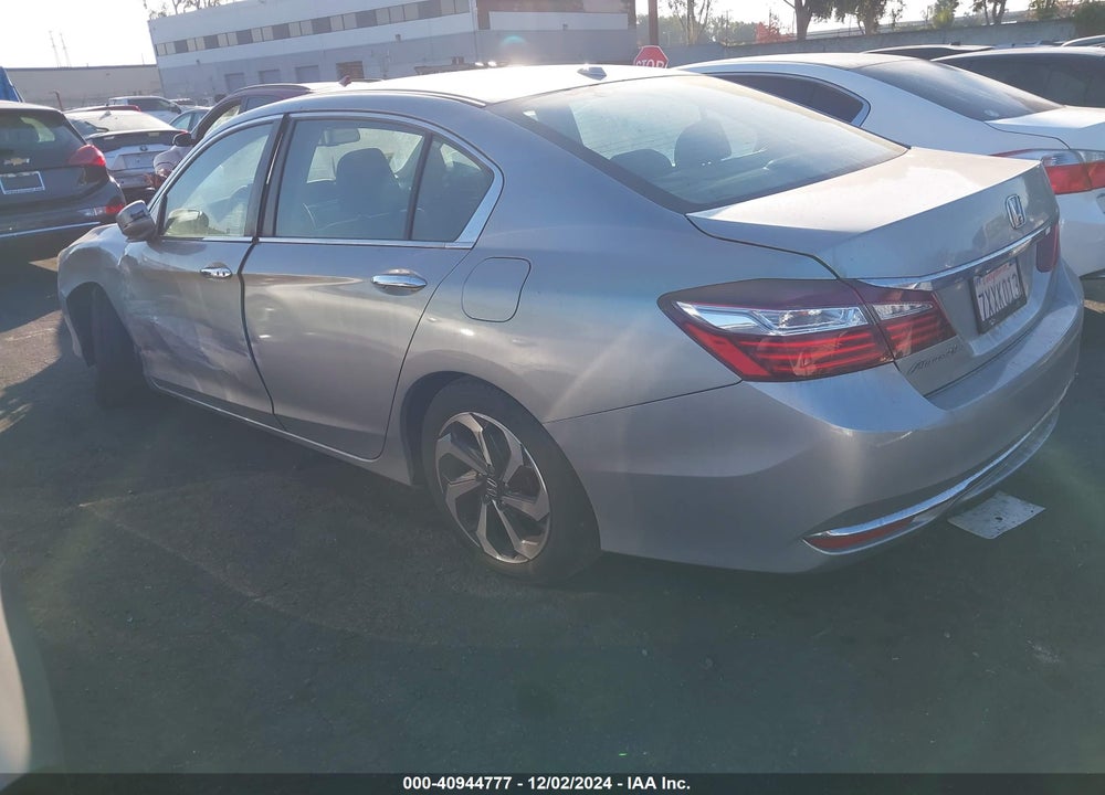 2017 HONDA ACCORD EX-L VIN: 1HGCR2F82HA130445