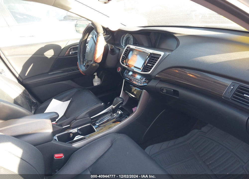 2017 HONDA ACCORD EX-L VIN: 1HGCR2F82HA130445