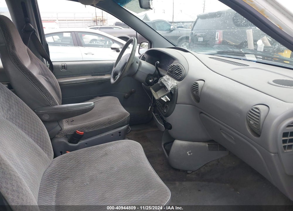 2000 DODGE CARAVAN VIN: 2B4GP25R8YR733330