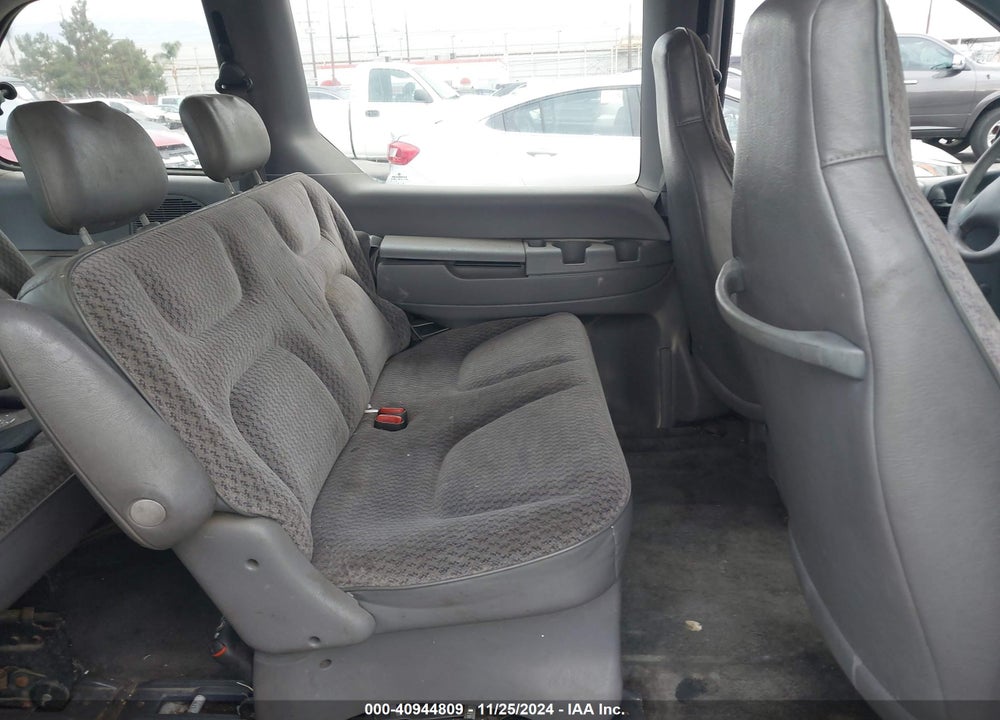 2000 DODGE CARAVAN VIN: 2B4GP25R8YR733330