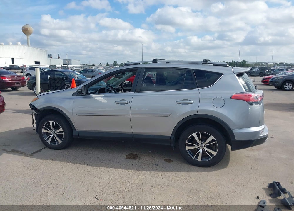 2017 TOYOTA RAV4 XLE VIN: 2T3WFREV5HW337787