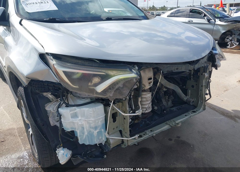 2017 TOYOTA RAV4 XLE VIN: 2T3WFREV5HW337787