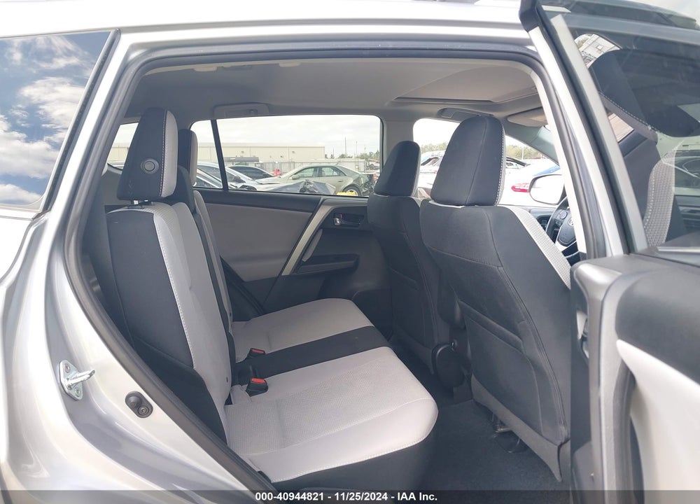 2017 TOYOTA RAV4 XLE VIN: 2T3WFREV5HW337787