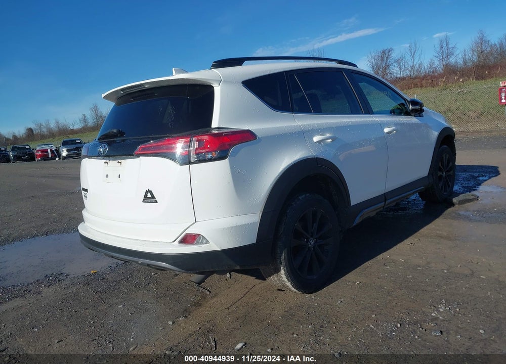 2018 TOYOTA RAV4 ADVENTURE/XLE VIN: 2T3RFREV2JW772947