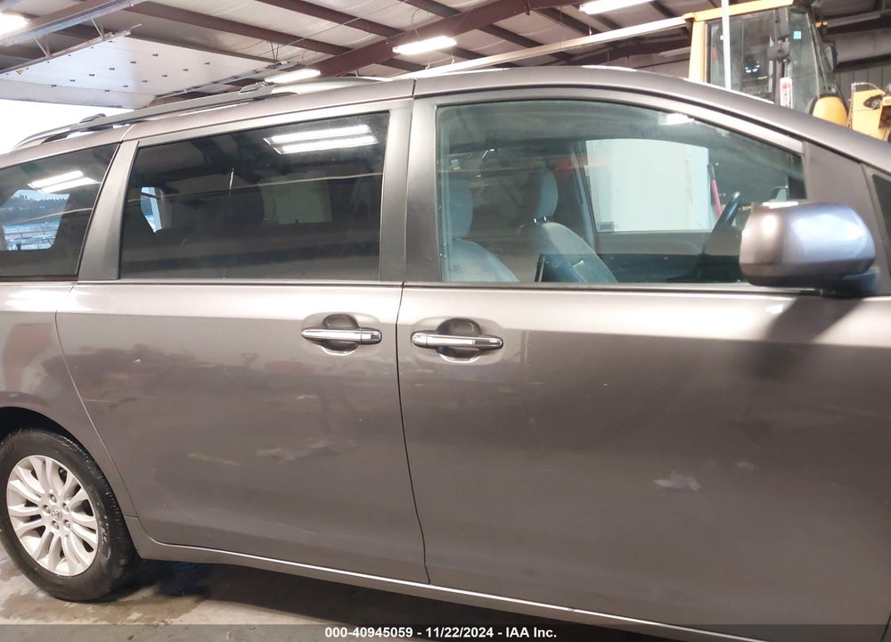 2015 TOYOTA SIENNA XLE 8 PASSENGER VIN: 5TDYK3DC0FS612143