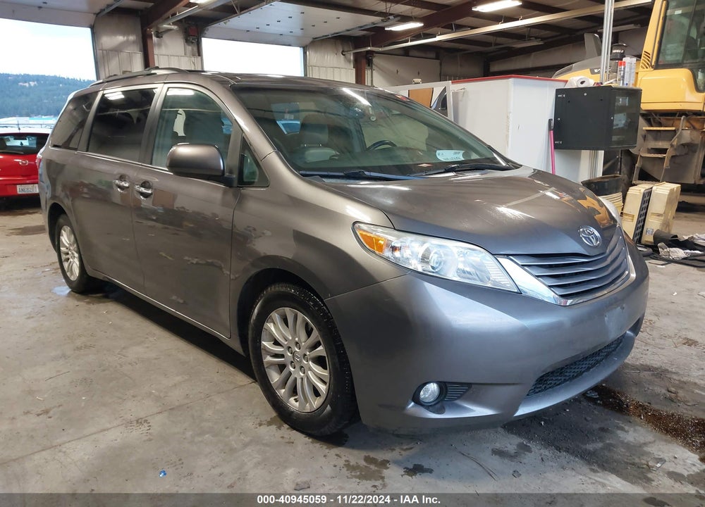 2015 TOYOTA SIENNA XLE 8 PASSENGER VIN: 5TDYK3DC0FS612143