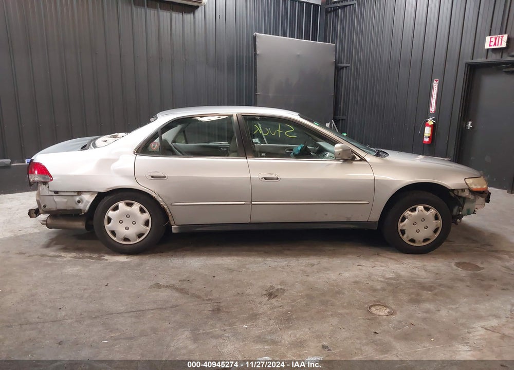 2001 HONDA ACCORD 3.0 LX VIN: 1HGCG16451A069319