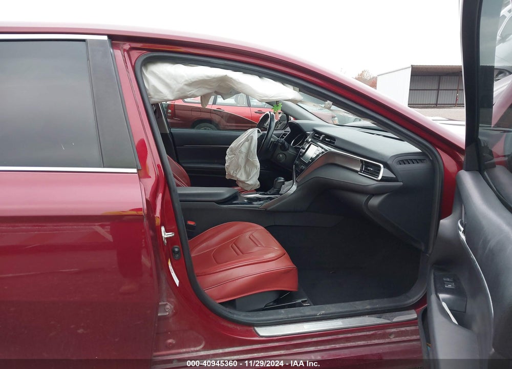 2018 TOYOTA CAMRY SE VIN: 4T1B11HK2JU516979