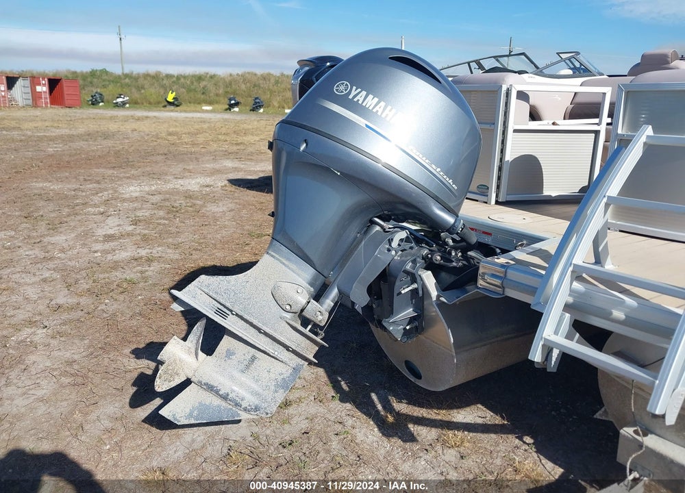 2018 BENNINGTON OTHER VIN: ETWF5702A818
