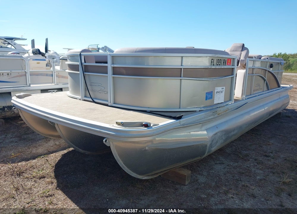 2018 BENNINGTON OTHER VIN: ETWF5702A818