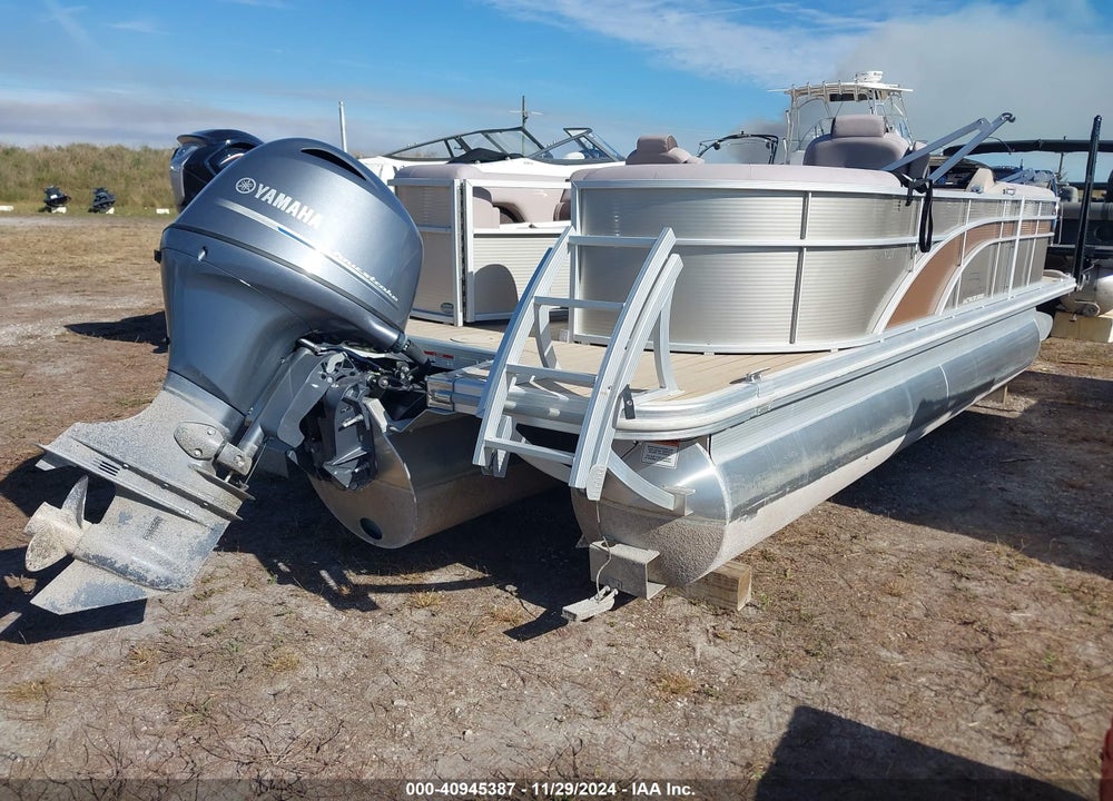 2018 BENNINGTON OTHER VIN: ETWF5702A818