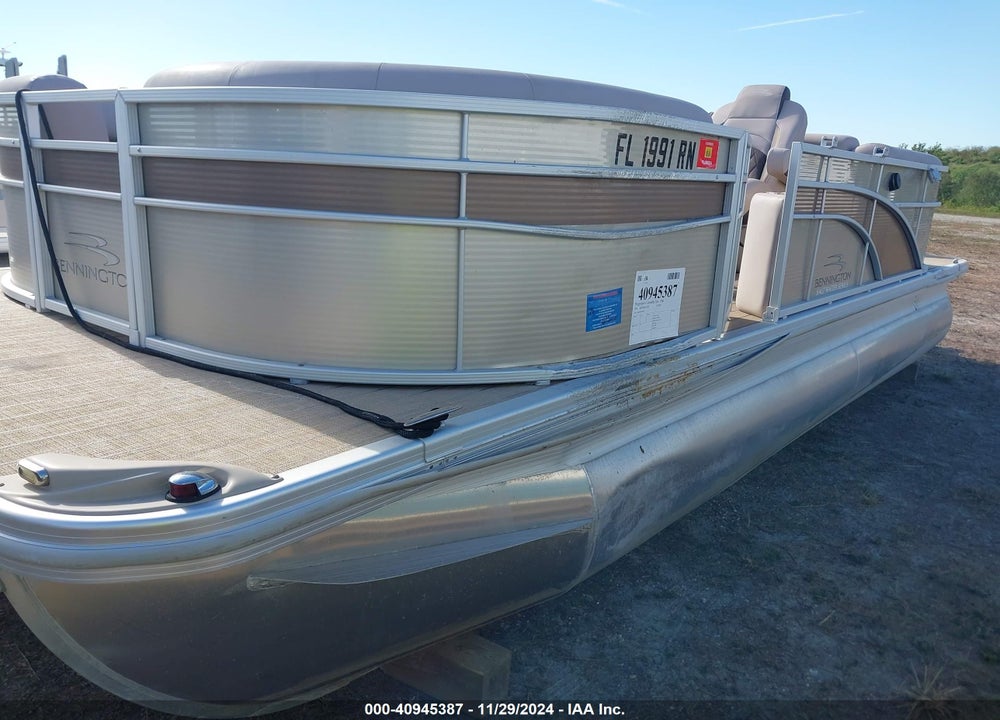 2018 BENNINGTON OTHER VIN: ETWF5702A818