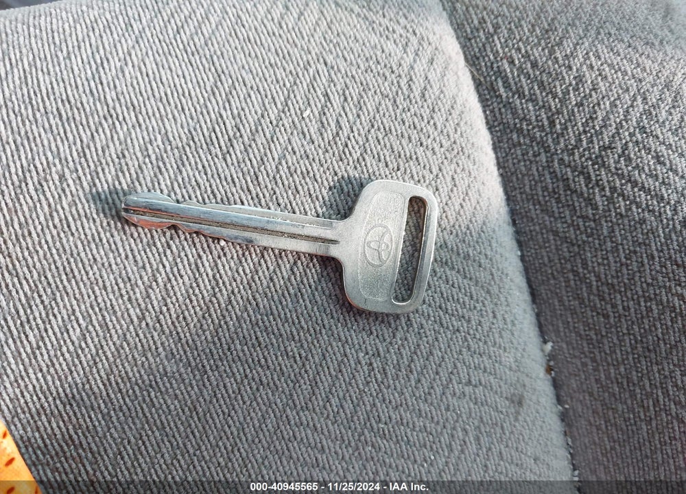 2000 TOYOTA CAMRY CE VIN: 4T1BG22K0YU624041