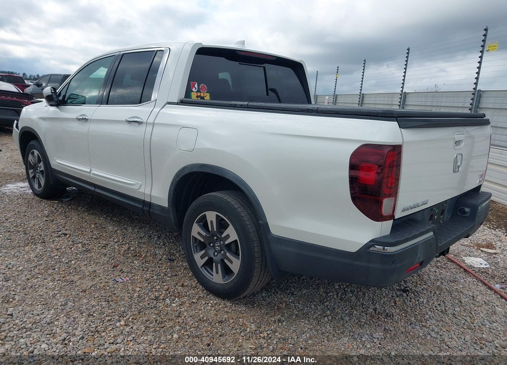 2017 HONDA RIDGELINE RTL-E VIN: 5FPYK3F72HB035422
