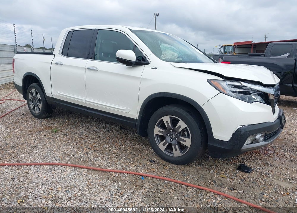 2017 HONDA RIDGELINE RTL-E VIN: 5FPYK3F72HB035422