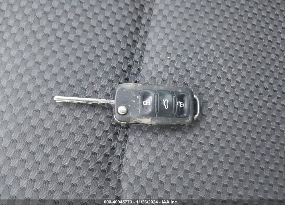 2011 VOLKSWAGEN JETTA 2.0L S VIN: 3VW2K7AJXBM306011